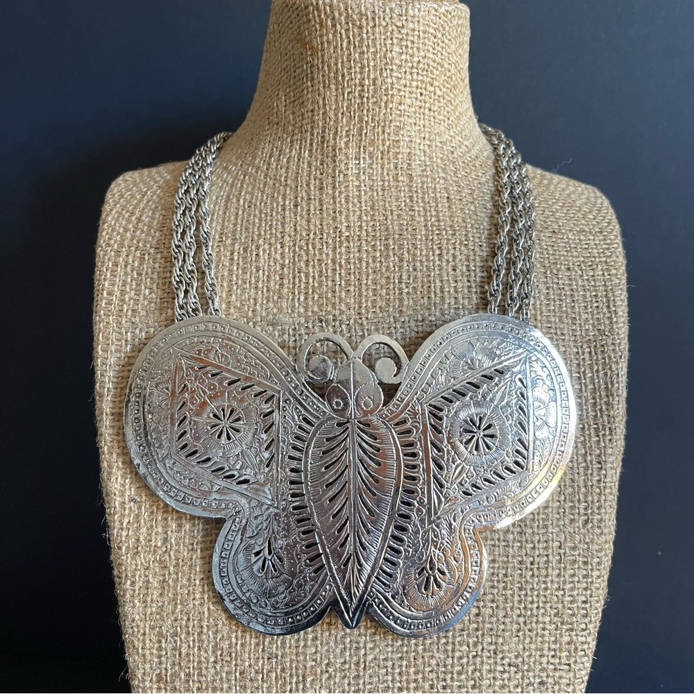 Vintage Silver tone Butterfly Statement Necklace . - Picture 2 of 9